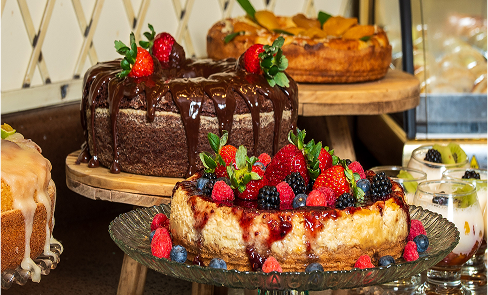 Imagem da mesa de café da manhã das pousadas de Familia Dbiagy